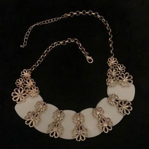 NWOT Macy’s Statement necklace